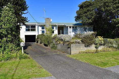 Photo of property in 4 Mahoe Street, Otaki Beach, Otaki, 5512
