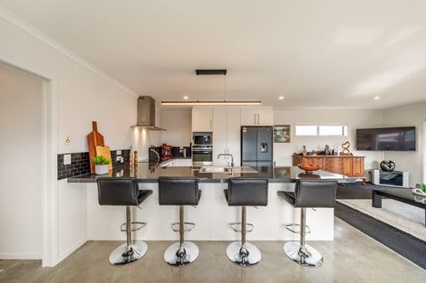 Photo of property in 14 Passchendaele Grove, Trentham, Upper Hutt, 5018