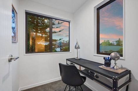 Photo of property in 3d Margaret Place, Milford, Auckland, 0620