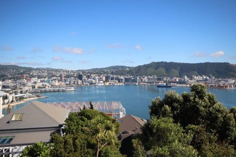 Photo of property in 27 The Crescent, Roseneath, Wellington, 6011