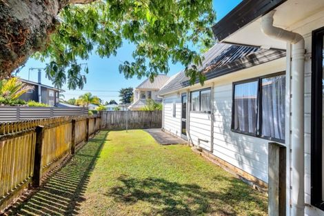 Photo of property in 93a Sturges Road, Henderson, Auckland, 0612
