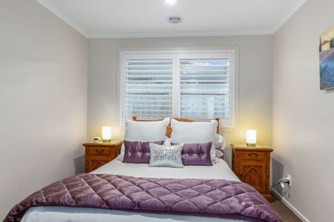 Photo of property in 86 Queen Charlotte Drive, Aotea, Porirua, 5024