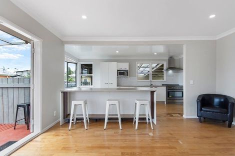 Photo of property in 16 Bettina Place, Manurewa, Auckland, 2102