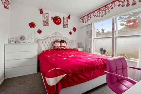 Photo of property in 1/40 Cheval Drive, Totara Vale, Auckland, 0629