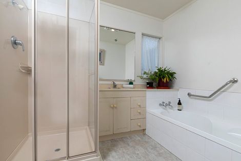 Photo of property in 14 Miriam Corban Heights, Henderson, Auckland, 0612