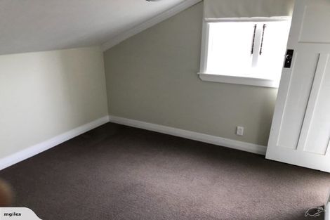 Photo of property in 328 Glenfield Road, Glenfield, Auckland, 0629