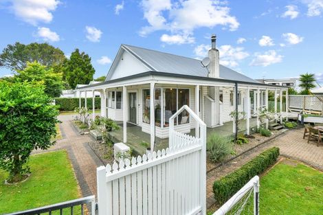 Photo of property in 3 Trentham Road, Papakura, 2110