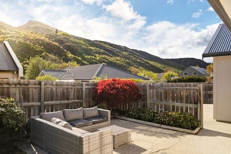 Photo of property in 9 Innes Place, Arrowtown, 9302