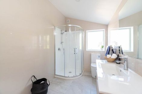 Photo of property in 27 Sunshine Boulevard, Sunnyvale, Auckland, 0612