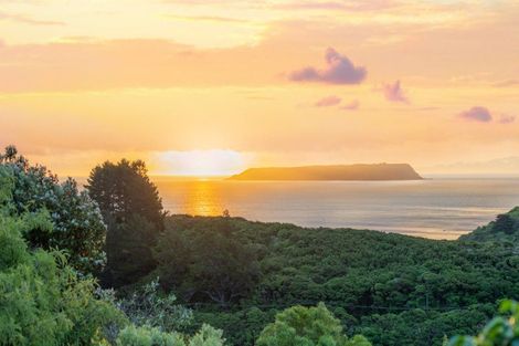 Photo of property in 104 Airlie Road, Plimmerton, Porirua, 5026