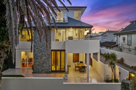 Photo of property in 1/22 Tiri Road, Milford, Auckland, 0620