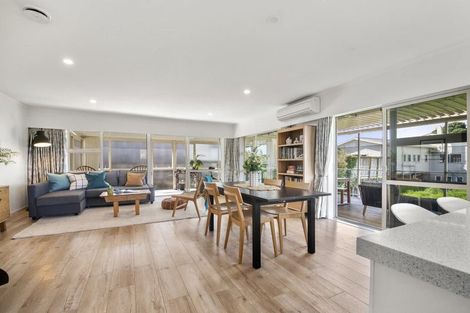 Photo of property in 1/3 Hall Road, Glenfield, Auckland, 0629