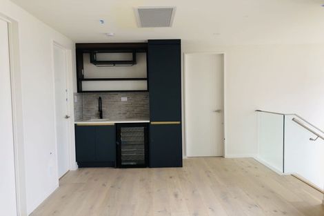 Photo of property in 33a Roberts Avenue, Bayswater, Auckland, 0622