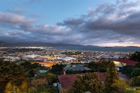 Photo of property in 96 Dowse Drive, Maungaraki, Lower Hutt, 5010