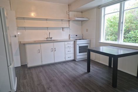 Photo of property in 7 Balmain Street, Newlands, Wellington, 6037