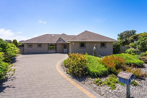 Photo of property in 11 Marewa Place, Waikanae Beach, Waikanae, 5036