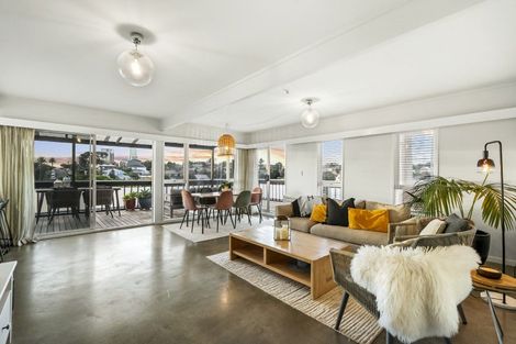 Photo of property in 1/23 Hart Road, Hauraki, Auckland, 0622