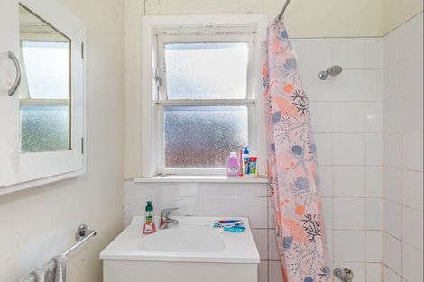 Photo of property in 2 Collingwood Street, Levin, 5510