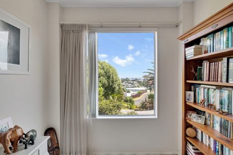 Photo of property in 6 Scott Street, Moturoa, New Plymouth, 4310