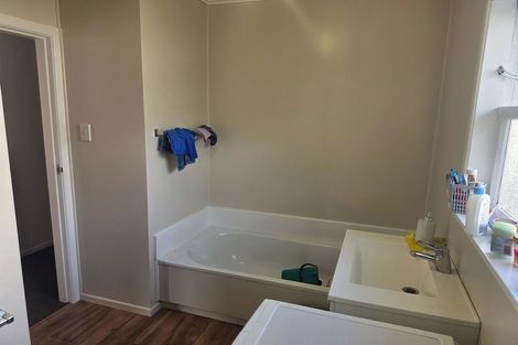 Photo of property in 3 Merritt Way, Newlands, Wellington, 6037