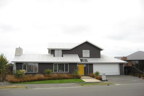 Photo of property in 38 Titirangi Crescent, Parklands, Christchurch, 8083