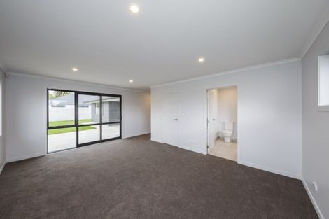 Photo of property in 5 Grand Oaks Drive, Awapuni, Palmerston North, 4412