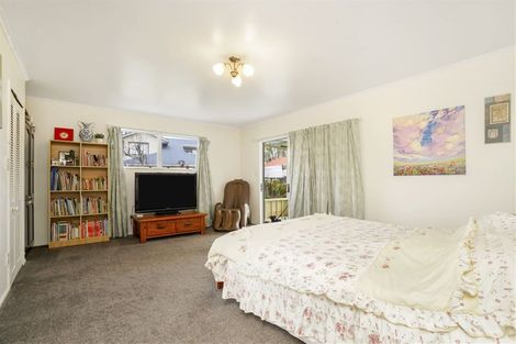 Photo of property in 8 Robert Grigg Place, Hamilton East, Hamilton, 3216