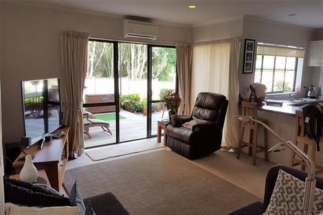 Photo of property in 15 Trovare Place, Golflands, Auckland, 2013