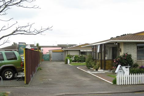 Photo of property in 5b Clemow Road, Fitzroy, New Plymouth, 4312