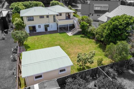 Photo of property in 104 Tutere Street, Waikanae Beach, Waikanae, 5036