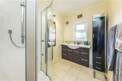 Photo of property in 2 Orakau Road, Mangere East, Auckland, 2024