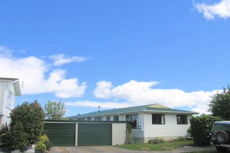 Photo of property in 19 Regents Grove, Richmond Heights, Taupo, 3330