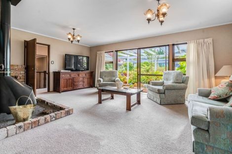 Photo of property in 134 Chelsea View Drive, Chatswood, Auckland, 0626