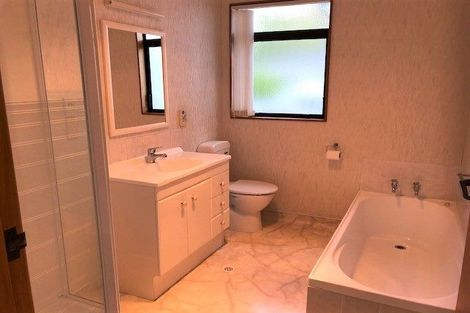 Photo of property in 18 Atarau Grove, Paraparaumu, 5032