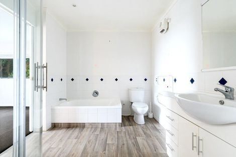 Photo of property in 14b Portland Street, Welcome Bay, Tauranga, 3112