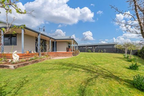 Photo of property in 77 Rhodes Drive, Kelvin Grove, Palmerston North, 4414