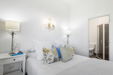 Photo of property in 15 Seagate Place, Red Beach, 0932