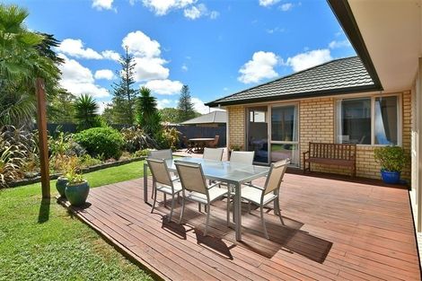 Photo of property in 16 Aitkenhead Court, Parakai, 0830