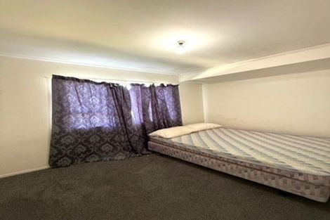 Photo of property in 261 Wairau Road, Totara Vale, Auckland, 0627