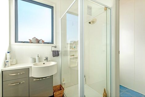 Photo of property in 13 Ratau Street, Mahia, 4198