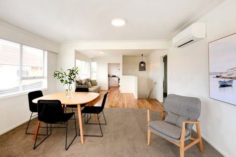 Photo of property in 2/611 Beach Road, Rothesay Bay, Auckland, 0630