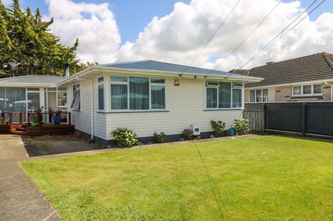 Photo of property in 5 Holyoake Crescent, Avalon, Lower Hutt, 5011
