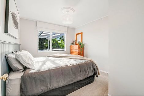 Photo of property in 19 Esther Place, Red Beach, 0932