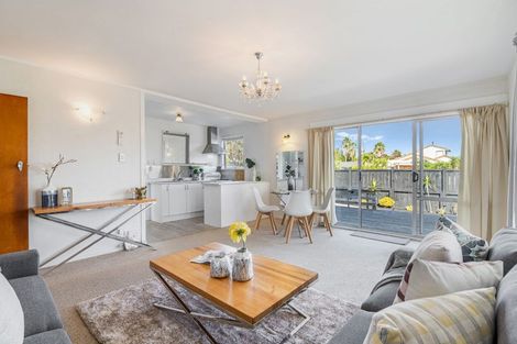 Photo of property in 1/137 Centreway Road, Orewa, 0931