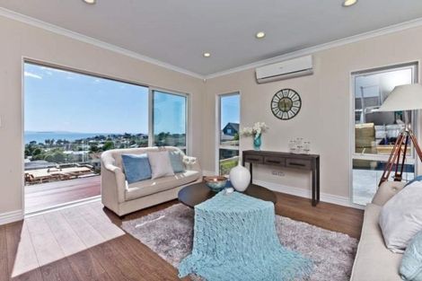 Photo of property in 188 Whangaparaoa Road, Red Beach, 0932