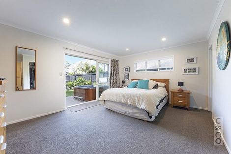 Photo of property in 8 Larmer Drive, Kumeu, 0810