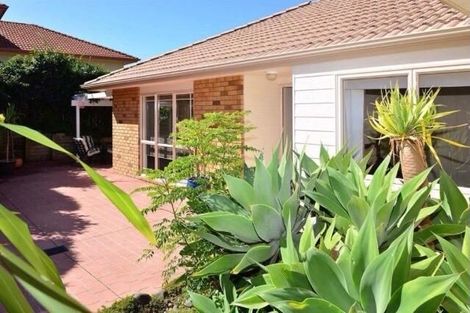 Photo of property in 21 Fulmar Way, Unsworth Heights, Auckland, 0632