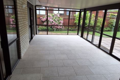 Photo of property in 53 Golfland Drive, Golflands, Auckland, 2013