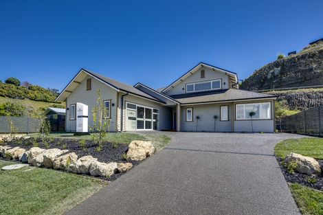 Photo of property in 71 Oak Road, Poraiti, Napier, 4112