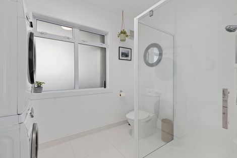 Photo of property in 277 Queens Drive, Lyall Bay, Wellington, 6022